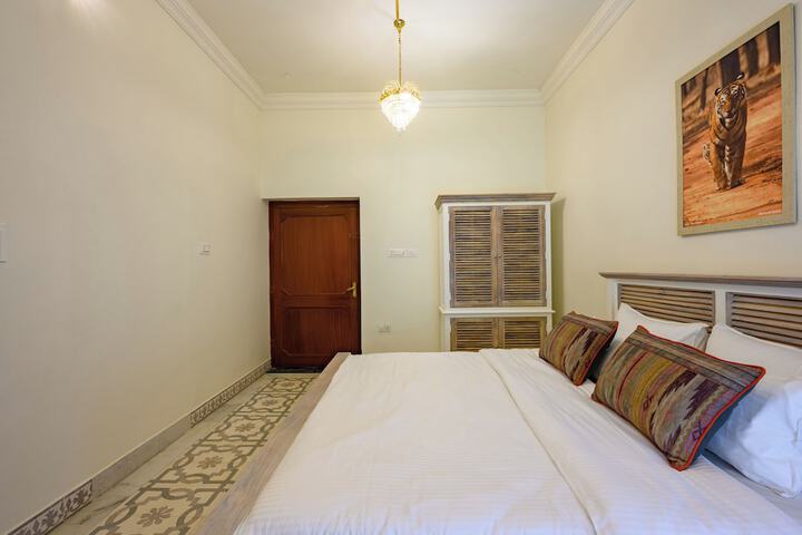 Room 17 of 40