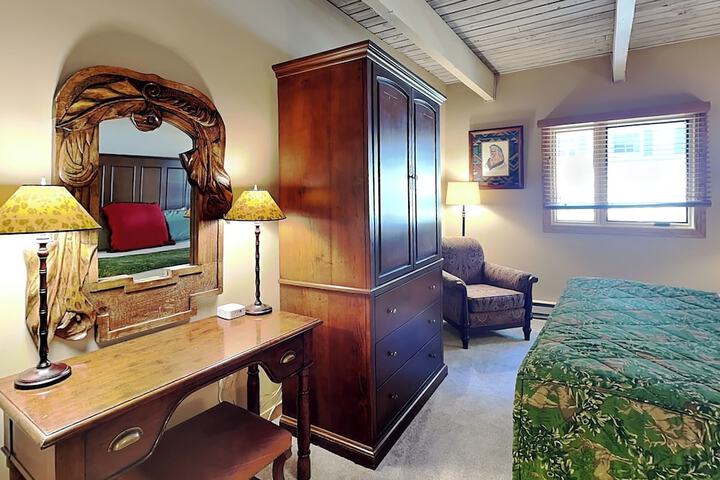 Room 193 of 893