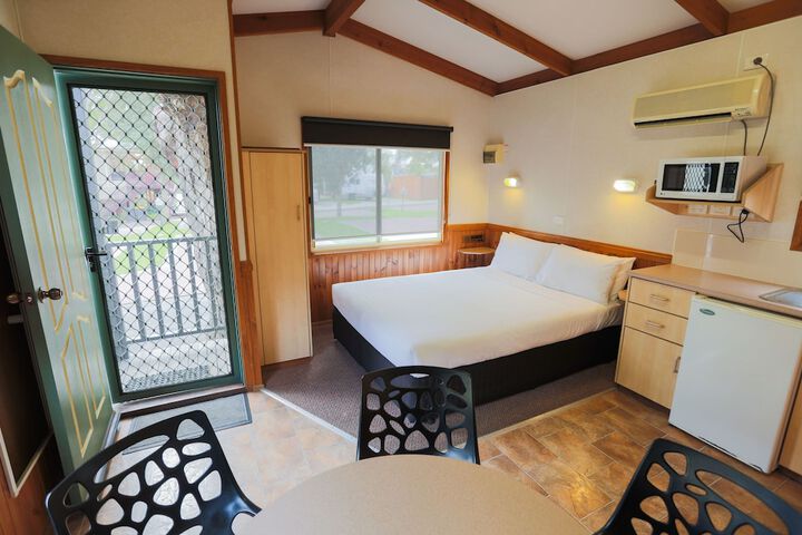 Room 8 of 124