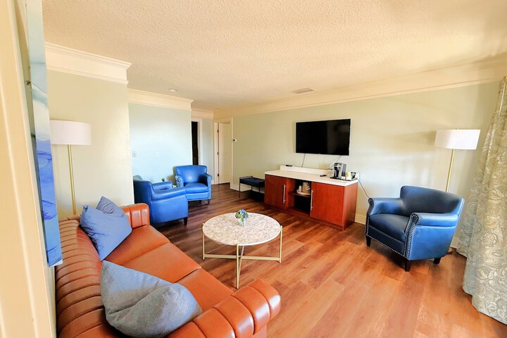 Room 43 of 61
