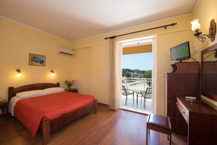 Room 16 of 30
