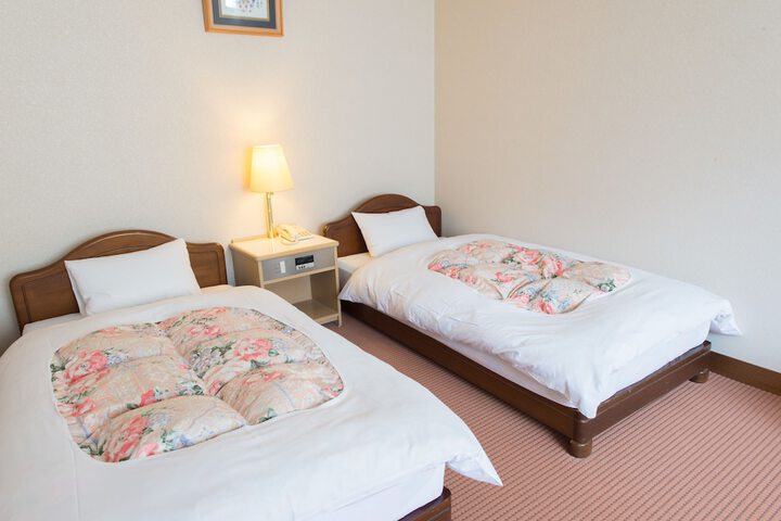 Room 8 of 34