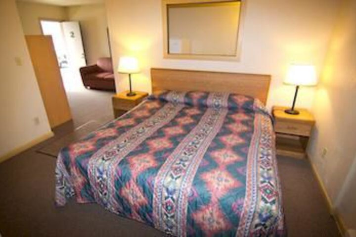 Room 6 of 11