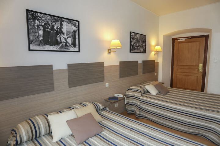 Room 11 of 30