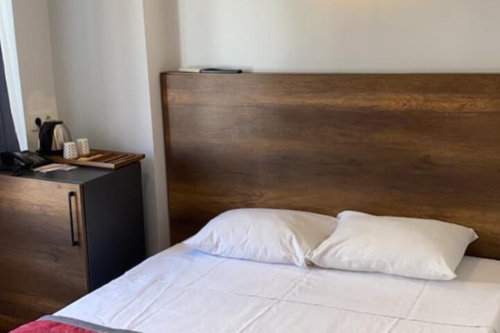 Room 10 of 27
