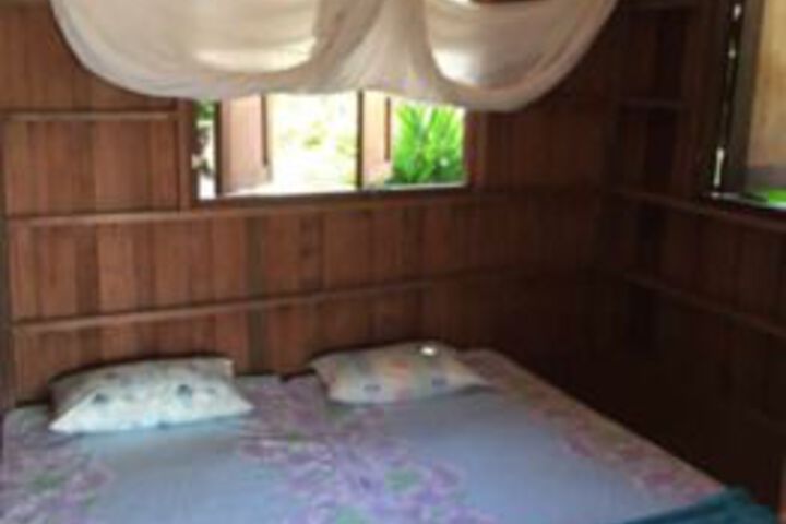 Room 4 of 8