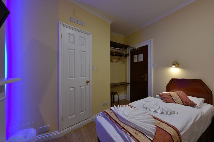 Room 31 of 81