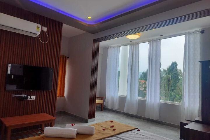 Room 2 of 17