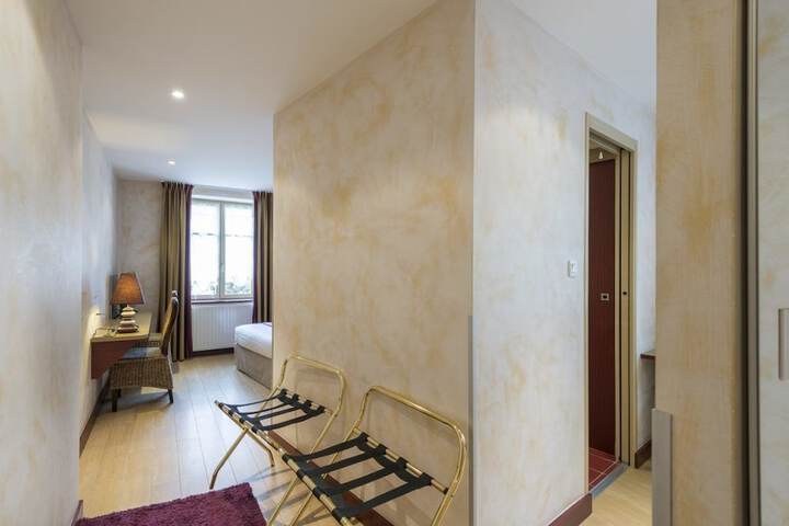 Room 19 of 65