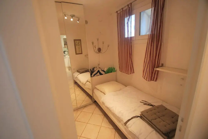 Room 2 of 6