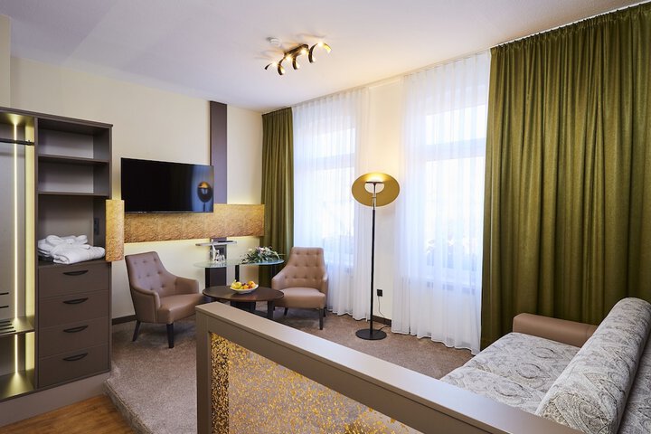 Room 16 of 50