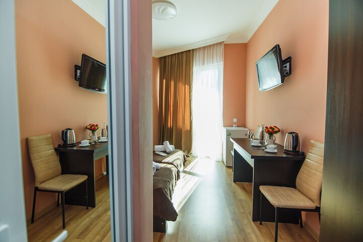 Room 4 of 48