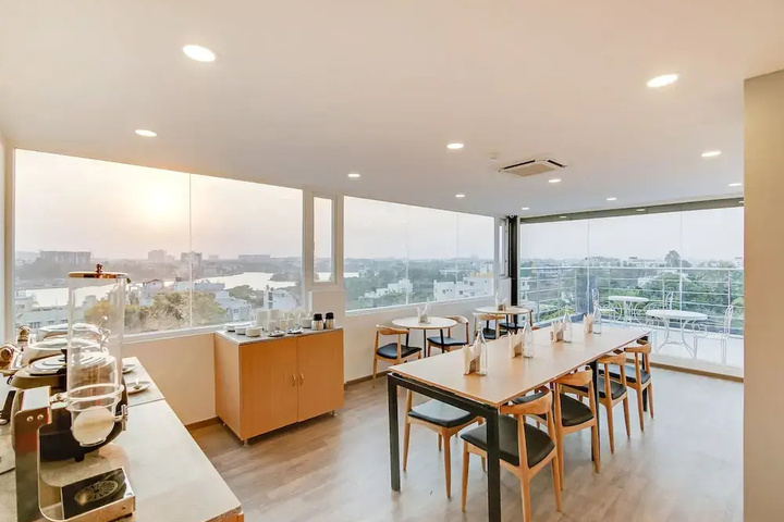 Dining 18 of 18