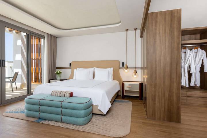 Room 28 of 180
