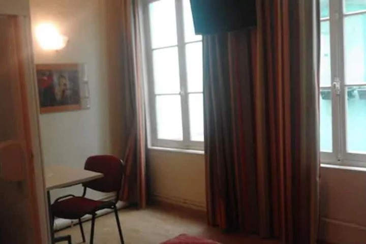 Room 8 of 15