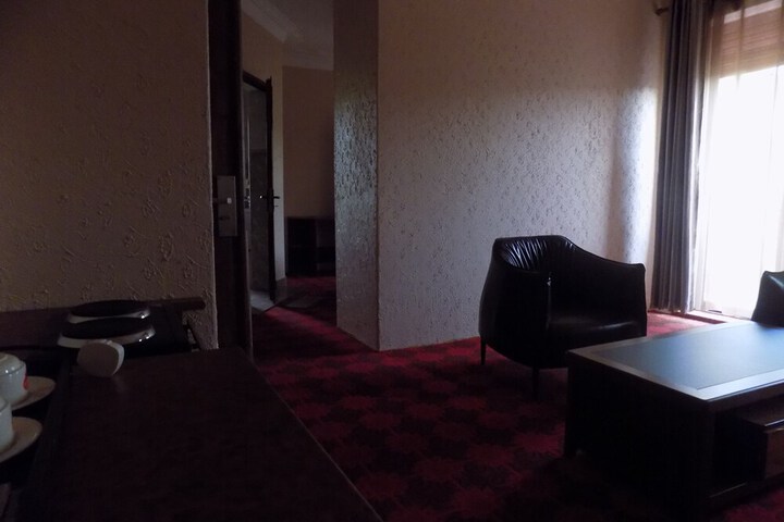 Room 33 of 70