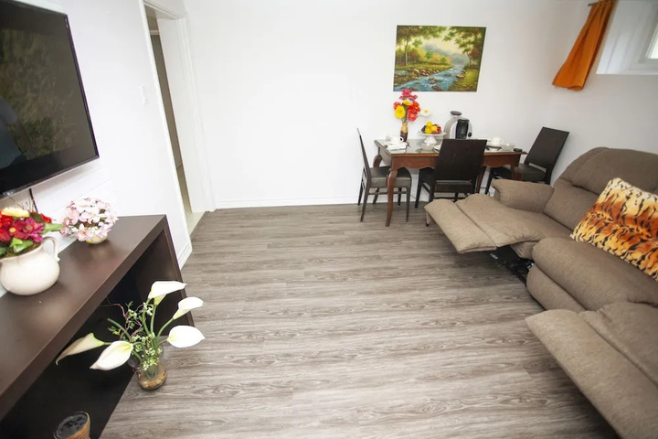 Cozy 3 bedroom 2 bathroom Basement Suite in Toronto