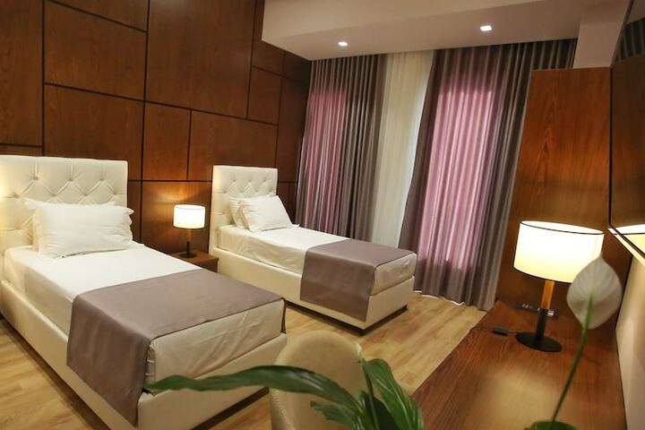 Room 5 of 22