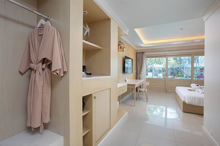 Room 25 of 284