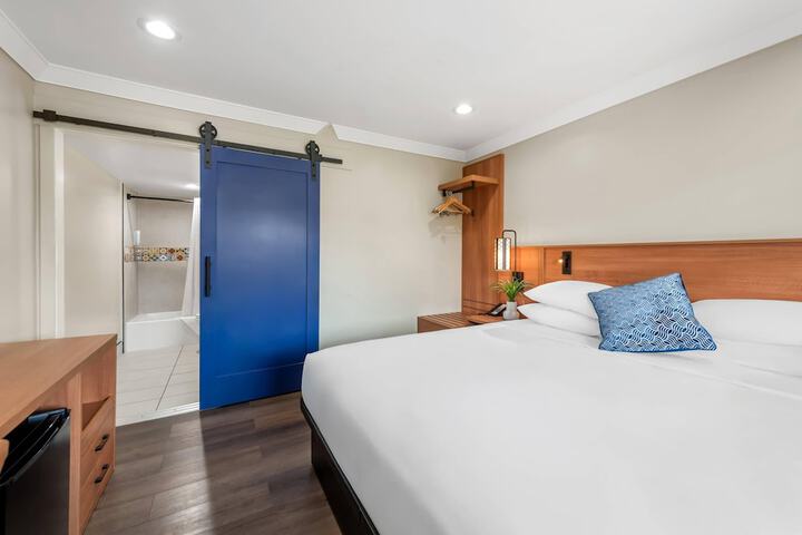 Room 32 of 71