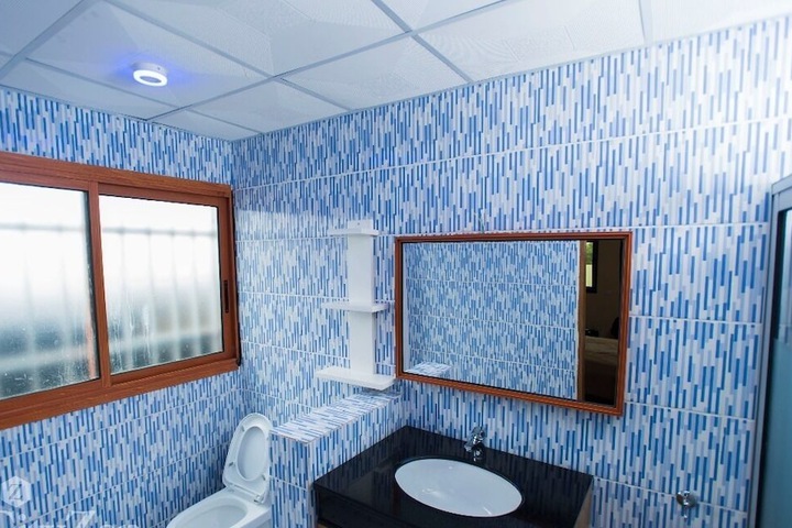 Room 9 of 11