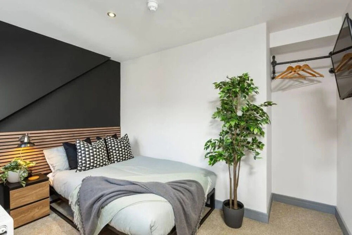 Room 2 of 7