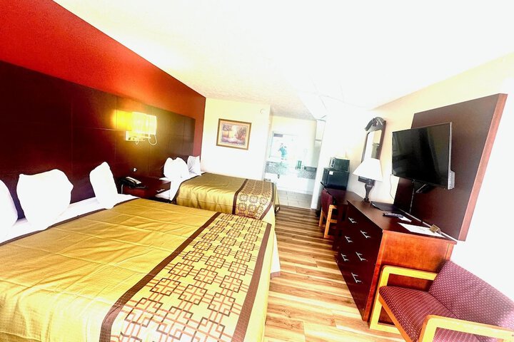 Room 16 of 28