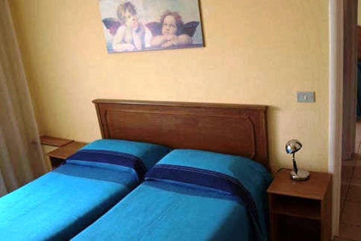 Room 2 of 22
