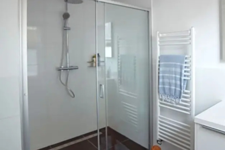 Room 4 of 10