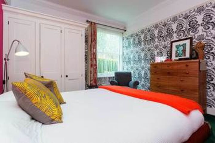 Room 10 of 24