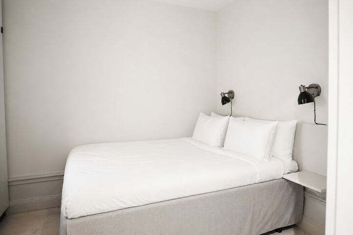 Room 18 of 108