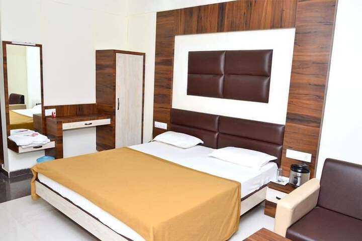 Room 13 of 24