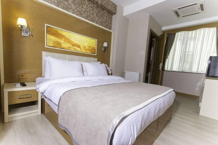 Room 14 of 30