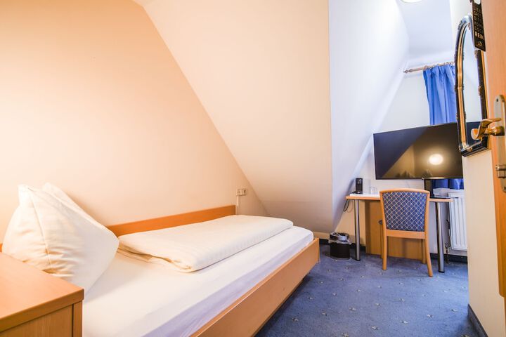Room 2 of 26