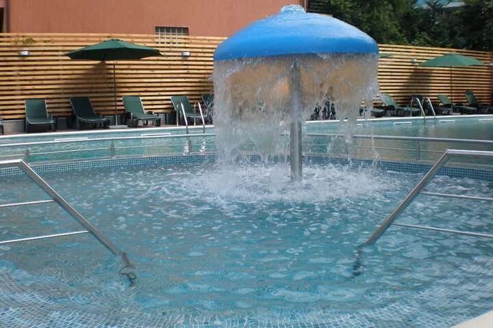 Pools & Facilities