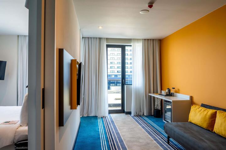 Room 25 of 83