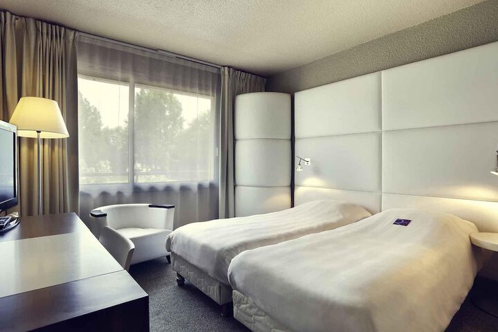 Room 13 of 28