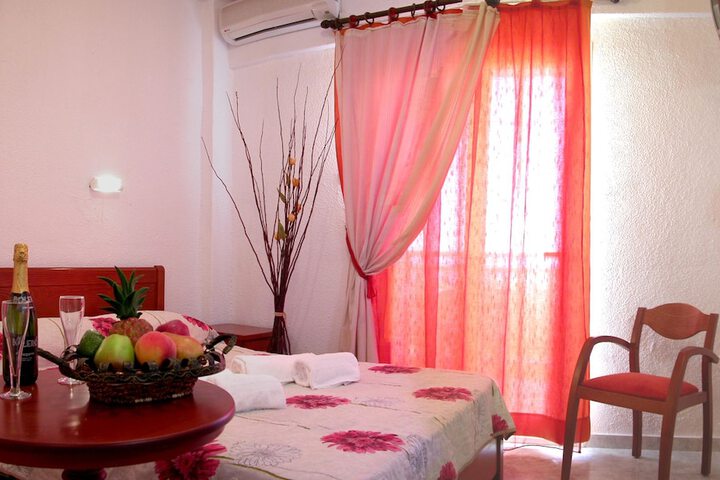 Room 2 of 35