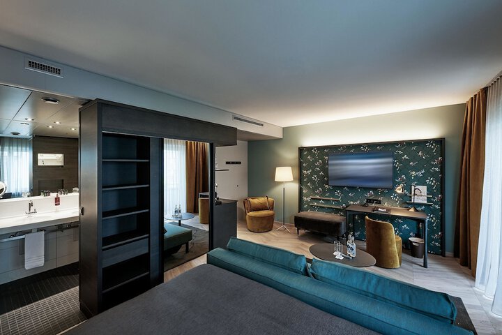 Room 69 of 102