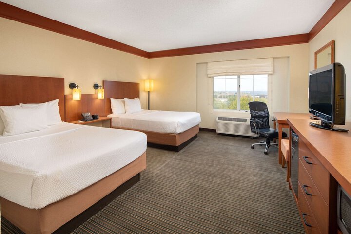 2 Double Beds (8 of 10)