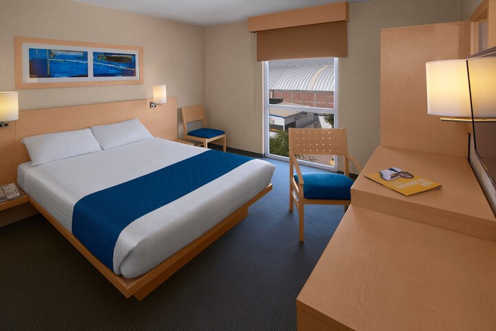 Room 9 of 44