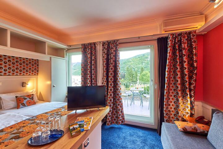 Room 9 of 23