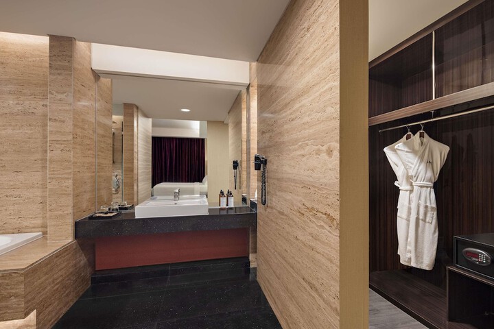 Room 8 of 27
