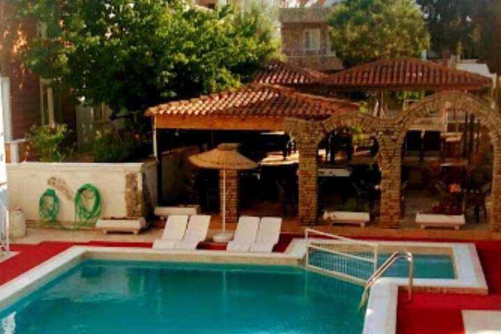 Pool 15 of 26