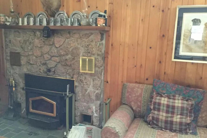 Salmon Pool Inn