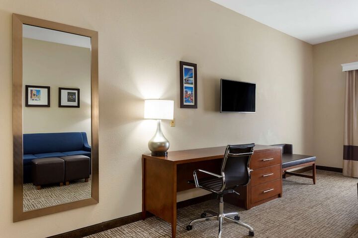 1 King Bed Accessible (3 of 11)