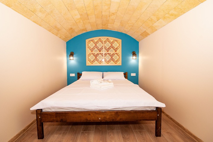 Room 4 of 96