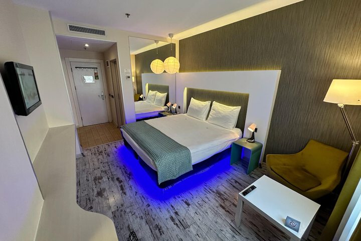 Room 13 of 29