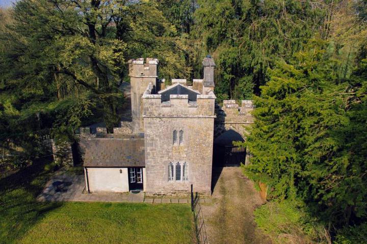 Annes Grove Miniature Castle