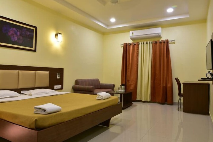 Room 8 of 11
